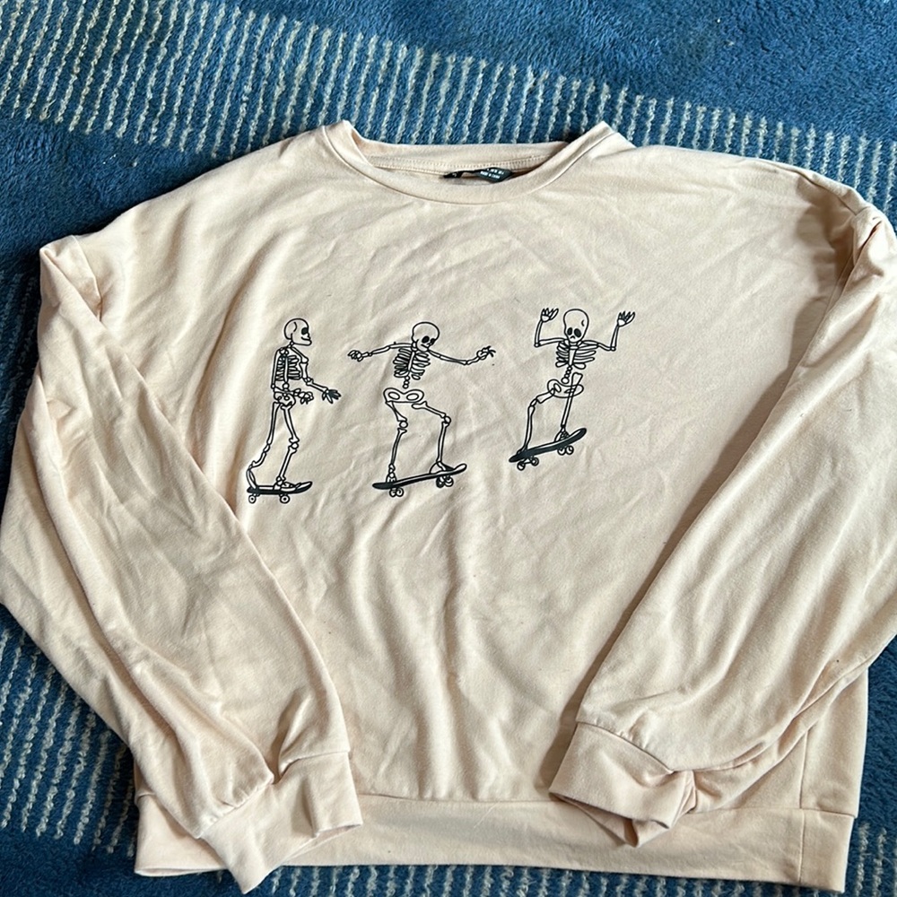 Three Dancing Skeletons beige pullover